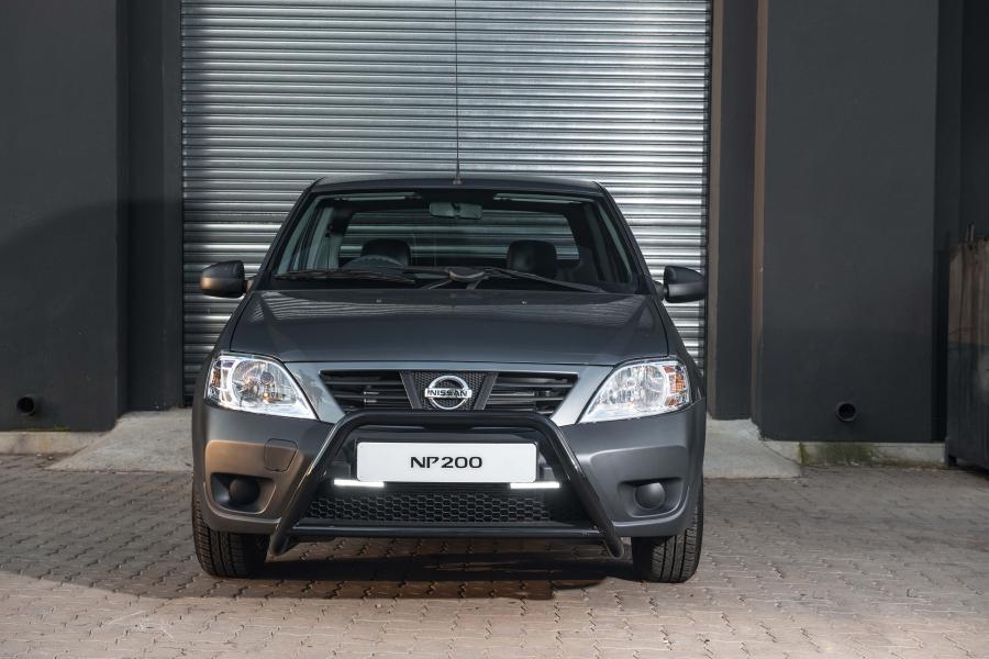  Nissan NP200 Stealth 2015 года  (фото 5 из 16)